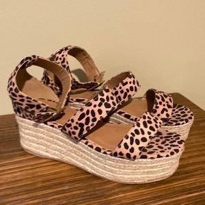 EUC Qupid Sz 9 Animal Print Wedges animal 🦒 🐆